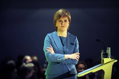La primera ministra de Escocia y líder del SNP Nicola Sturgeon, en un discurso electoral en Glasgow.-Foto:   AFP / Andy Buchanan