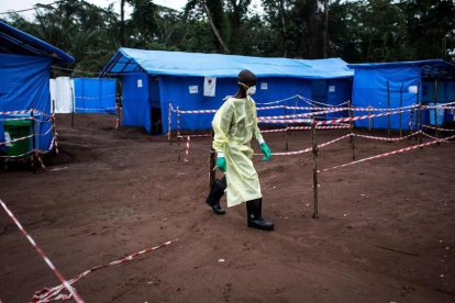 Unidad de cuarentena contra el ébola en Muma (República Democrática del Congo).-/ JOHN WESSELS