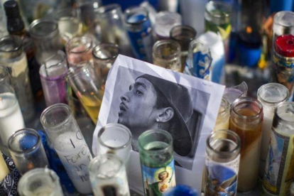 Homenaje al rapero Nipsey Hussle, asesinado a tiros.-DAVID MCNEW / GETTY IMAGES / AFP