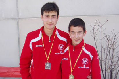 Los hermanos Ignacio y Hugo de Miguel Ramos fueron segundo y primero respectivamente en los 1.000 metros cadete e infantil. / CLUB ATLETISMO SORIA-