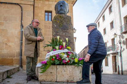 Homenaje del Ayuntamiento en el aniversario de la muerte de Antonio Machado. MARIO T EJEDOR (3)
