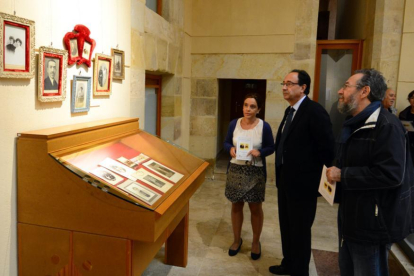 Inauguración de la muestra que acoge durante todo el mes el Archivo Histórico Provincial.-ALVARO MARTÍNEZ