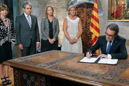 Artur Mas, durante el acto de firma del decreto de disolución del Parlamento de Catalunya y de convocatoria de elecciones para el próximo 27 de septiembre.-