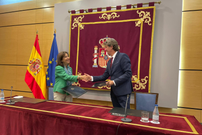 La ministra Robles y el alcalde de Soria, Martínez Mínguez. HDS