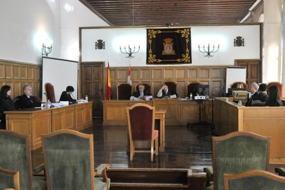 Un momento de una de las sesiones del juicio celebrado la pasada semana en la Audiencia Provincial de Soria.-VALENTIN GUISANDE