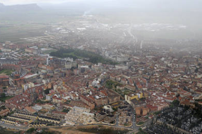 Vista aérea de la capital soriana. / VALENTÍN GUISANDE-