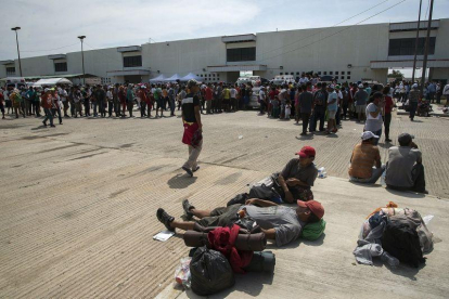Migrantes centroamericanos que se dirigen a Estados Unidos llegan al municipio de Juchitan  en el estado de Oaxaca  Mexico-LUIS VILLALOBOS (EFE)