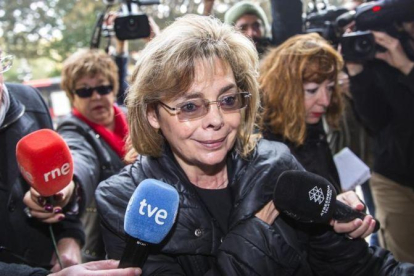 La exconcejala María José Alcón, este miércoles, 1 de febrero, a su llegada a los juzgados.-MIGUEL LORENZO