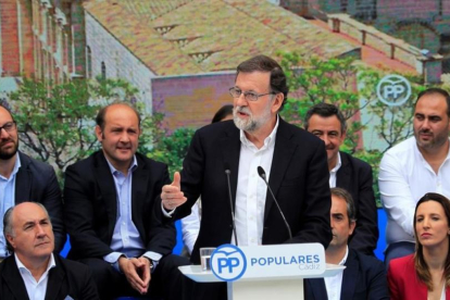 El presidente del Gobierno, Mariano Rajoy, durante la clausura del acto con candidatos municipales del PP de la provincia de Cadiz, en Jerez de la Frontera.-CARRASCO RAGEL