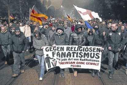 Manifestación de los partidarios de Pegida el 5 de enero pasado.-REUTERS / FABRIZIO BENSCH