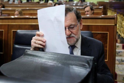 Rajoy se prepara para dar cuenta del Consejo Europeo en el Congreso, el miércoles 15 de marzo.-JOSE LUIS ROCA