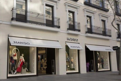 Nueva tienda de Mango en la calle Serrado, de Madrid.-