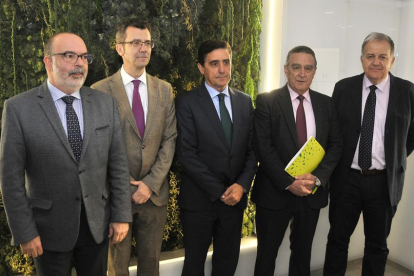 Latorre, Maté, Martínez Izquierdo, García y Ruiz en la Casa del Agricultor.-VALENTÍN GUISANDE