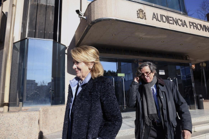 Esperanza Aguirre sale de la Audiencia Provincial de Madrid tras declarar como testigo en el juIcio por supuesta malversación en el espionaje a políticos madrileños.-DAVID CASTRO