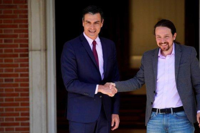 Pedro Sánchez se reúne con Pablo Iglesias de Unidas Podemos en la Moncloa.-