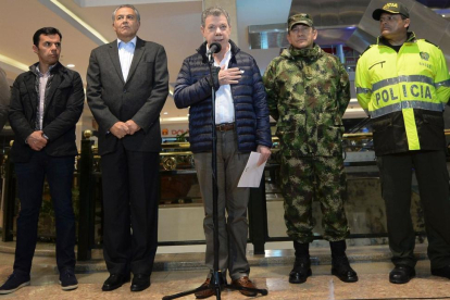 El presidente de Colombia, Juan Manuel Santos, en el interior del centro comercial.-AFP