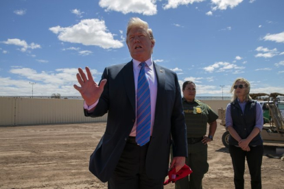 Trump condenó el aumento colosal en la llegada de indocumentados a la zona limítrofe.-AP
