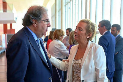 Juan Vicente Herrera y María Luisa Lombardero, ayer, antes de comenzar la jornada sobre EEUU.-ICAL