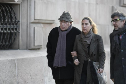 Jordi Montull y su hija Gemma llegando a la Audiencia de Barcelona.-JORDI COTRINA