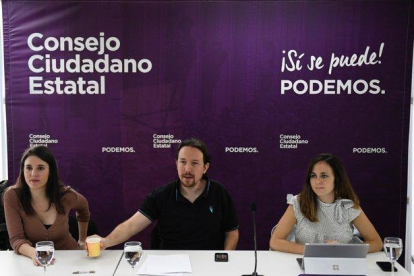 Pablo Iglesias preside el Consejo Ciudadano de Podemos, este sábado en Madrid, junto a Irene Montero e Ione Belarra.-EFE