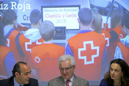 Carlos Santos, José Varela y Eva María Fernández durante la presentación del informe anual.-ICAL