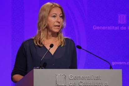 Munté: el Govern defiende a los Mossos ante la quema de fotos del Rey.-