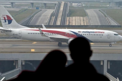 Un avión de Malaysia Airlines despega del aeropuerto de Kuala Lumpur.-MANAN VATSYAYANA
