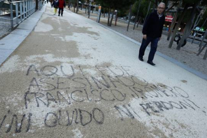 Pintada en el lugar donde murió el ultra deportivista Francisco Javier Romero Taboada, alias 'Jimmy', el pasado 1 de diciembre.-Foto: JUAN MANUEL PRATS