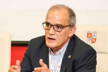 Marcelino Maté seguirá siendo el presidente del fútbol de Castilla y León los próximos cuatro años. Miguel Santos