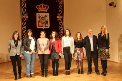 Premiados tras la entrega ayer en el Aula Magna Tirso de Molina-