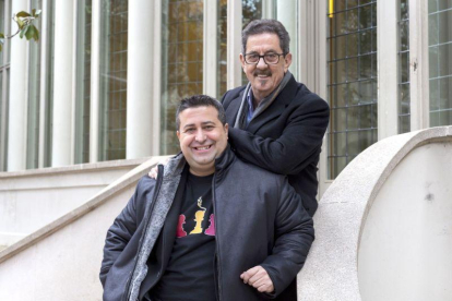 Ricard Ruiz Garzón y Francisco Díaz Valladares, ganadores de los Premios Edebé.-CÉSAR CID