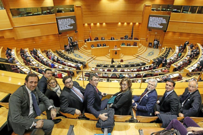 Los presidentes de las diputaciones del PP, ayer en un momento del pleno del Senado.-ICAL