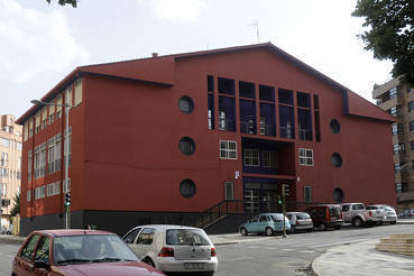 Antiguo colegio Infantes de Lara reconvertido en un Centro Cívico que abrirá sus puertas en primavera. / F.S.-