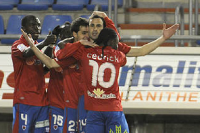 Díaz de Cerio celebra el gol de la victoria rojilla. / V. Guisande-