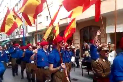 La murga Galipoteros, en el pasacalles del Carnaval de Santoña.-TWITTER