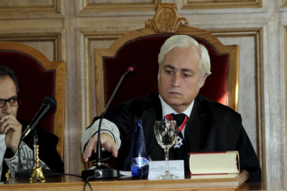 El presidente del TSJ, José Luis Concepción, durante una visita a los juzgados de Soria.-LUIS ÁNGEL TEJEDOR