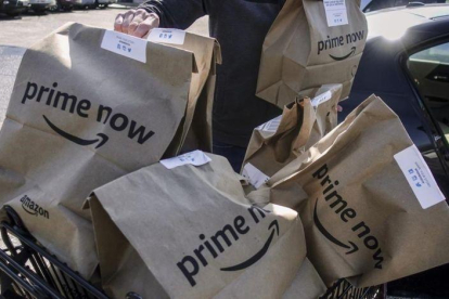 Bolsas de Amazon Prime Now.-AP / JOHN MINCHILLO