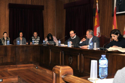 Exconcejales de Ciudadanos en un Pleno del Ayuntamiento de Almazán-V.G.