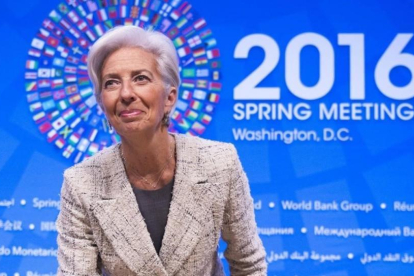 La directora gerente del Fondo Monetario Internacional (FMI),  Christine Lagarde,  durante una rueda de prensa en Washington.-SHAWN THEW