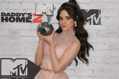 La cantante cubano-estadounidense Camila Cabello, en los MTV Europe Music Adwards-AFP / DANIEL LEAL-OLIVAS