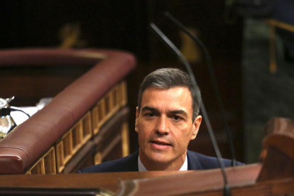 Sánchez se dirige al estrado, este lunes.-DAVID CASTRO