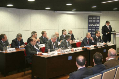 El presidente de Cecale, Santiago Aparicio, durante su intervención. / ICAL-