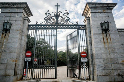 Puerta de entrada al Valle de los Caídos en San Lorenzo de El Escorial (Madrid).-EUROPA PRESS