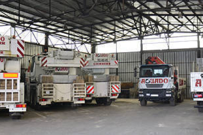 La empresa ocupa las instalaciones de grúas Kirten. / V. G. -