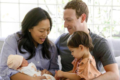 Imagen colgada por Mark Zuckerberg con la familia al completo.-FACEBOOK