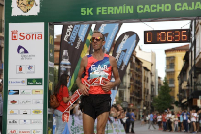 Sergio Sánchez se proclamaba vencedor el año pasado de la Media Maratón Abel Antón Ciudad de Soria con una ventaja de más de cinco minutos.-Diego Mayor
