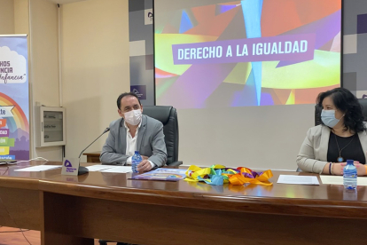 Benito Serrano y  Eva Muñoz, en la presentación ayer de la conmemoración.-HDS