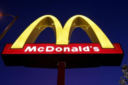 El logo de uno de los restaurantes McDonalds, en Chicago.-JEFF ROBERSON (AP)