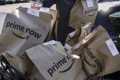 Bolsas de Amazon Prime Now.-AP / JOHN MINCHILLO