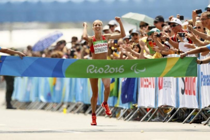 La catalana Elena Congost gana el maratón Paralímpico de Río para deficientes visuales (T12).-REUTERS / JASON CAIRNDUFF